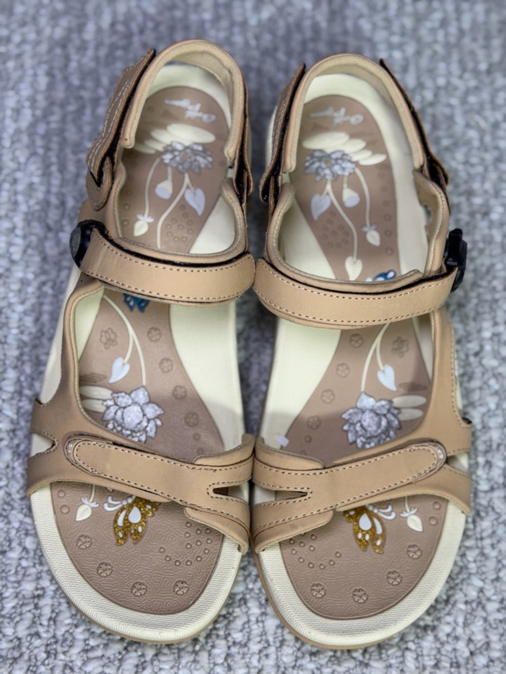 Gold pigeon snap lock, tan synthetic leather sandals hiking- walking Women SZ 10